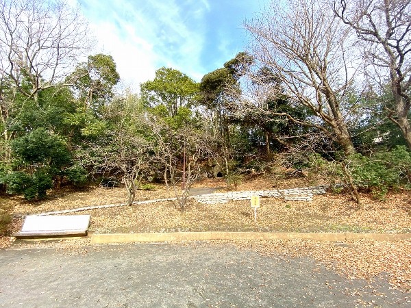 市ヶ尾遺跡公園(住宅街らしく近隣には公園が複数ありますので、お子様にも嬉しい住環境です。きっと、お気に入りの公園がみつかるはずです。)