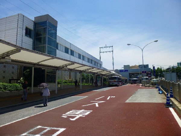 あざみ野駅(渋谷駅まで乗り換えなしで約35分で行ける。横浜市内で上位を争う人気の駅)