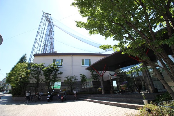 アルバゴルフクラブ(閑静な住宅街の一画にある広々とした練習場です。駅に近いですが、駐車場も完備しております。)