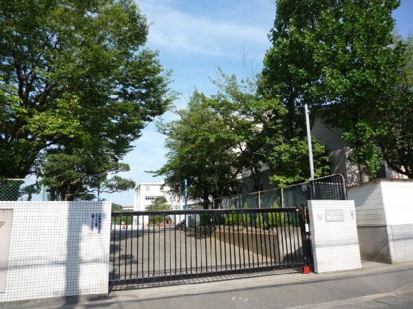 南生田小学校(本校では、「心豊かで自らよく学び、たくましく活躍できる子どもの育成」を目指しています。)