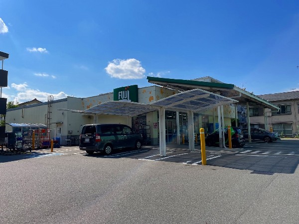 FUJI 菅田店(生鮮品は品質・鮮度にこだわり、豊富な品揃えでお客様に喜んでいただけるよう心がけております。)