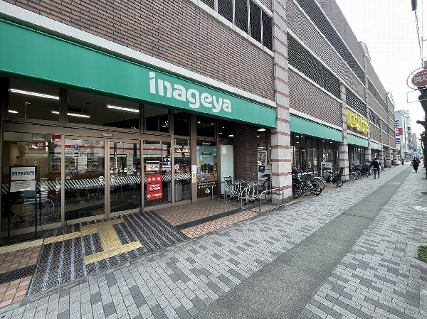 いなげや川崎宮前平駅前店(自転車や車で立ち寄りやすい駐車場完備のスーパーです。休日の買い出しや、お出かけ前やお帰りの立ち寄りにも便利です。)