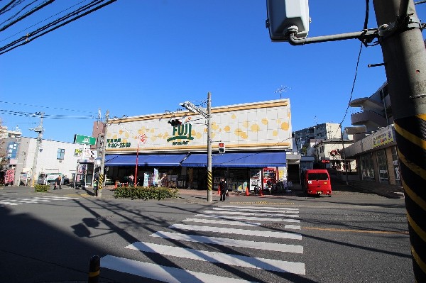 FUJI南平台店(午前10時から23時までと比較的遅くまで営業している店舗。バスを降りてすぐにあります。)