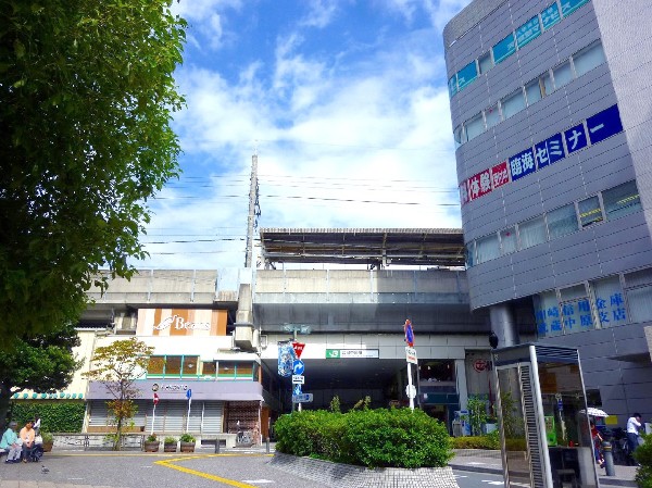 武蔵中原駅　(川崎フロンターレのホームグラウンドである等々力競技場の最寄り駅。試合のある日にはユニホーム姿のサポーターの姿をたくさん見かけます。)