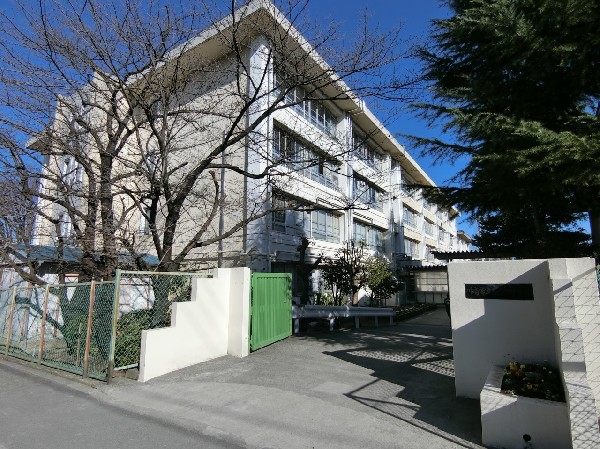 南生田中学校　(多摩区にある公立中学校です。「師弟同行」の精神を基にして、より良い社会を創り上げる豊かな人間の育成を目指します。)