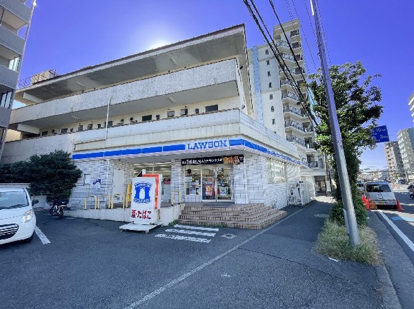 ローソン中原木月4丁目店(「マチのほっとステーション」をスローガンに掲げる通り、忙しい日々に「ほっ」とするひとときをもたらします。)