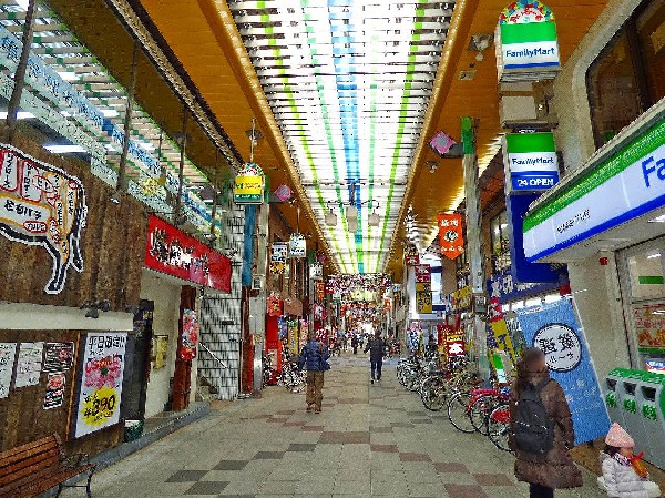 あいもーる（商店街）(武蔵新城にはいくつか商店街があります。あいもーるは屋根のある開閉型アーケード商店街です。雨の日も安心してお買い物いただけます。)