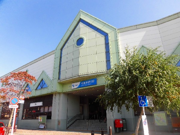 和泉多摩川駅(徒歩5分程の距離に多摩川があり、晴れた日には富士山が、夕暮れ時には美しい夕日が見られます。)