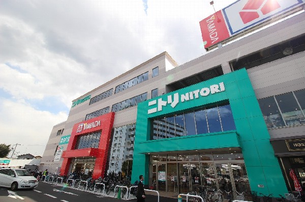 ニトリ 狛江ショッピングセンター(ニトリ 狛江世田谷通り店とヤマダデンキ テックランド狛江店ほか飲食店も入っています。)