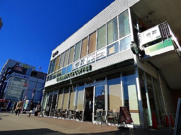 スターバックスコーヒー 鶴川店(シアトルで開業した世界規模のコーヒーチェーンです、全席禁煙。)