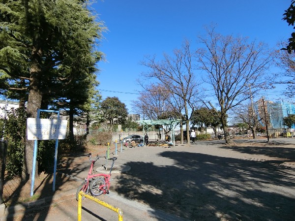 南生田3丁目公園　 (住宅街らしく近隣には公園が多数ございますのでお子様にとって嬉しい住環境です。その日の気分でどこへ行こうか決める楽しみもあります。)