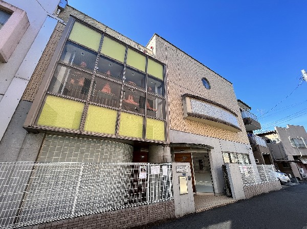 桐光学園みどり幼稚園(明るく楽しい雰囲気の中で、バランスのとれた豊かな活動を展開しています。)
