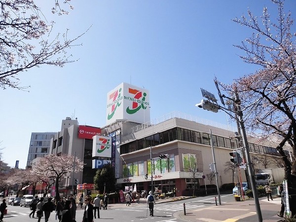 イトーヨーカドーたまプラーザ店(10時～22時まで営業　駐車場255台を完備しておりお買物に便利です。)