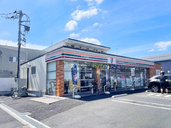 セブンイレブン小倉3丁目店( セブンミール、お弁当に定評のあるセブンイレブン、コンビニエンスの最大手ですね。)