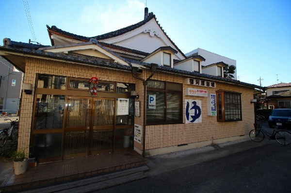 宿河原浴場(駐車場は約20台分あります。多摩川のマラソンコースのそばで運動後の汗を流すにも便利です)