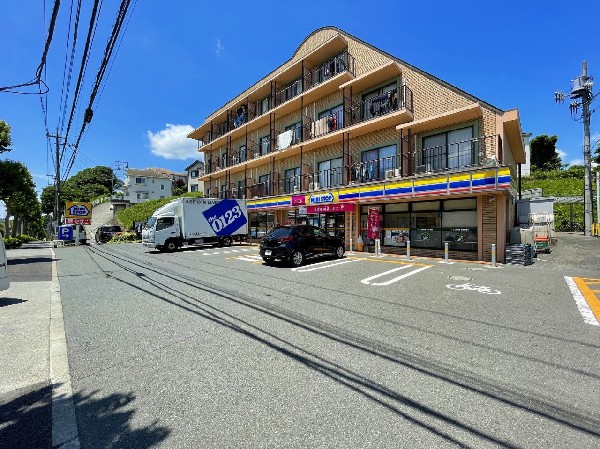 ミニストップ町田和光学園前店(～街角のあなたの憩いの場～ソフトクリームやポテトなどオリジナルのスナックをコンビニ内で食べれます。)