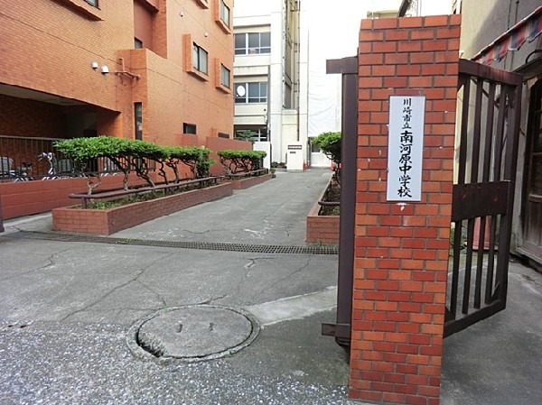 南河原中学校　(成長の過程でより濃い時間を過ごす3年間。ここで過ごす時間は、お子様にとって、とても大切な思い出となるはずです。)