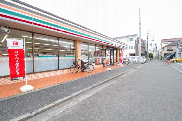 セブン-イレブン 横浜新吉田東3丁目店(24時間営業のコンビ24ニエンス。セブンミール等好評の商品、品数豊富。)