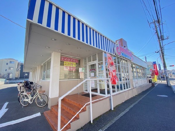 ジョナサン東寺尾店(お子様連れで食べに行ける。ステーキ、ハンバーグ、チキングリルなどのメニューが充実。ドリンクバーも人気。)