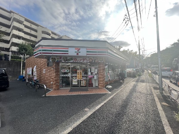 セブンイレブン獅子ヶ谷1丁目店7(近くて便利、期待以上の品質を提供するコンビニ。セブンイレブンの商品を最短30分で届ける7NOW取扱店。)