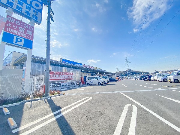 コーナンＰＲＯ鶴見獅子ヶ谷店(建築、塗料、作業用品などプロ用の工具や資材を幅広く取り扱うホームセンター。DIYをしたい方にお勧め。)