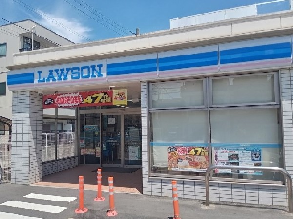 ローソン川崎小倉四丁目店(スイーツが人気のコンビニ。店内厨房で炊いたご飯や出来立て揚げ物を提供するまちかど厨房取扱店。)