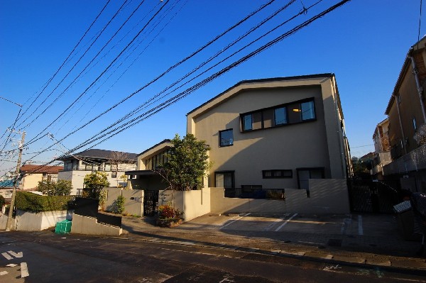 ちぐさのもり保育園(家庭的な雰囲気が魅力の園。綺麗な園内にはプレイルーム、スタディーコーナー、絵本コーナーなどが充実。)