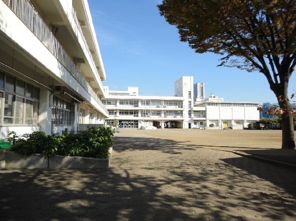 西前小学校(西前小学校(西区役所・戸部公園の近くにあり、各学年3クラス程の小学校。2024年に創立115周年を迎えました。))