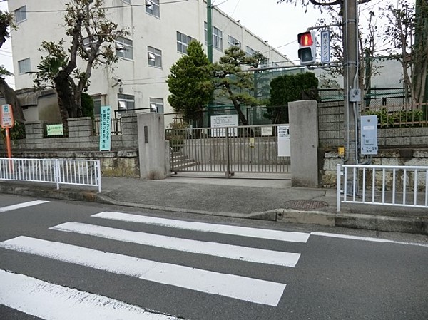 一本松小学校(1学年2クラス程の小規模校。近隣の4校で老松中ブロックを構成し、横浜型小中一貫教育を行っています。)
