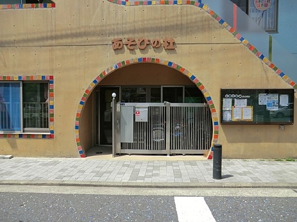 あそびの杜保育園(「あそび」を中心に子どもの生活リズムと発達を大切にする保育を実践。クリスマス会やお餅つきなど行事も充実。)