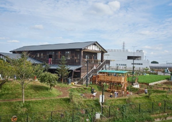 馬場どろんこ保育園(「にんげん力」を身につけるために必要な遊び・野外体験を実践し、自分で考え、行動する思考を育む保育園。)