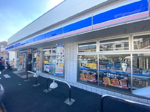 ローソン 東寺尾一丁目店(時間を問わず、幅広い品物が揃うコンビニ。やっぱり近くにあると嬉しいですね。)