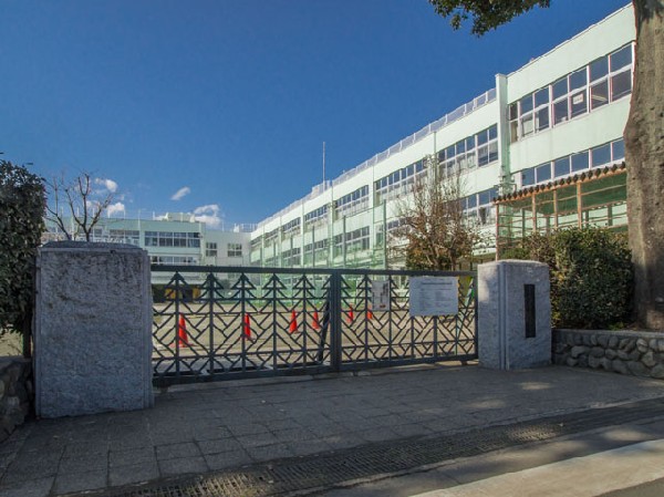 国立市立国立第一小学校(１４３年前開校した伝統ある学校で、つくるをキーコンセプトに人づくり、地域づくり、夢づくりを目指している小学校です。)