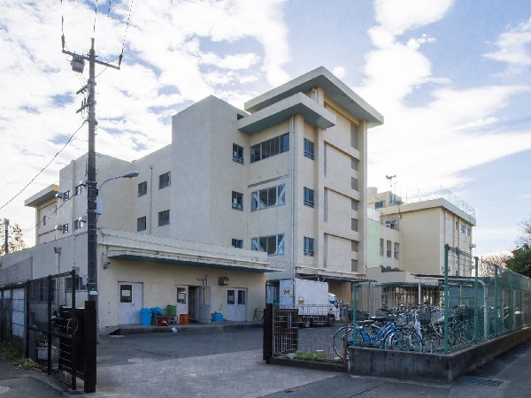 小平市立小平第三小学校(一人一人が考え、表現し、学び合う授業づくりに努めている学校です。)