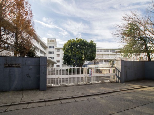 府中市立四谷小学校(創立40周年を迎えた伝統ある学校で、地域に根差した教育や活動を積極的に行っている小学校です。)
