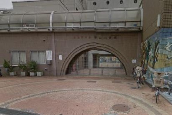 西東京市立碧山小学校(開校時からの、地域、PTA、保護者の学校への熱心な協力は今も健在で、子どもたちは多くの大人の支援を受けながら、明るく、素直に、心優しく育っています。この地域で育ち、この碧山小で学び、この先生方と出会えてよかったと思われるような学校でありたいと考えています。)