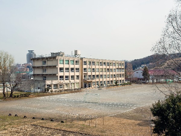 多摩市立東寺方小学校(笑顔の溢れる学校を目指して、教育活動に取り組んでいます。)