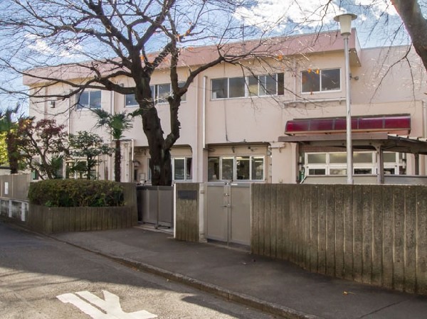 西保育園(園目標は「健康な子ども」　「友達を大切にできるこども」　「意欲的に遊べる子ども」です。)